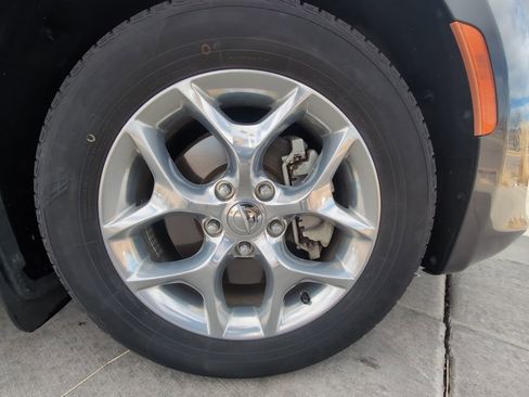 Used 2018 Chrysler Pacifica Limited image 35