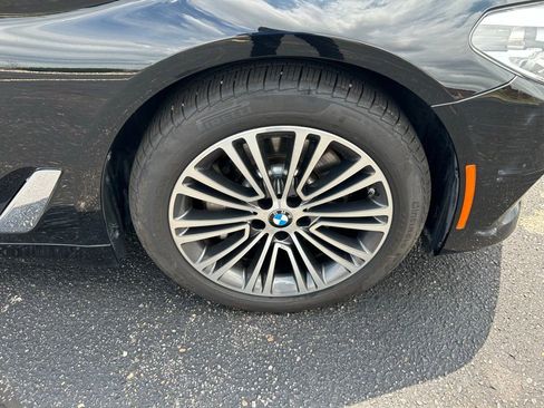 Used 2019 BMW 530i w/ Convenience Package RWD image 2