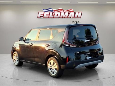 Used 2023 Kia Soul LX FWD image 3