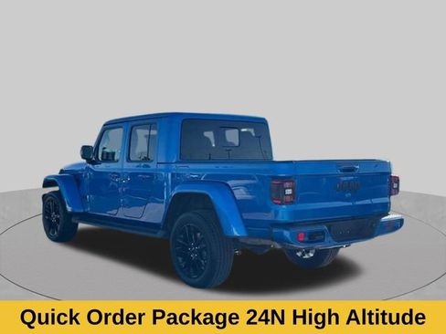 Used 2023 Jeep Gladiator Overland AWD/4WD image 8