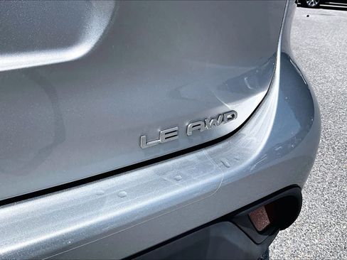 Used 2022 Toyota Highlander LE AWD/4WD image 10