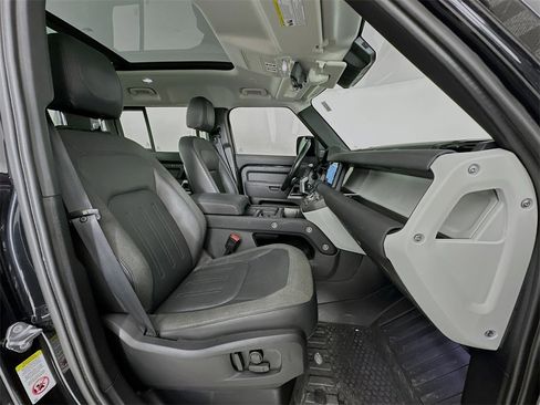 Used 2020 Land Rover Defender 110 SE image 29