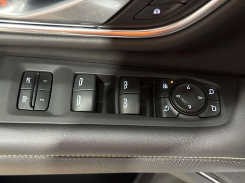 Used 2022 GMC Yukon SLT w/ SLT Luxury Package AWD/4WD image 8