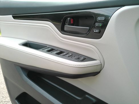 Used 2025 Honda Odyssey Touring image 25
