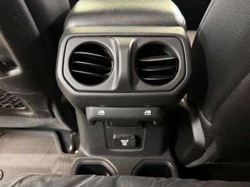 Used 2023 Jeep Gladiator Rubicon w/ Cold Weather Group AWD/4WD image 17