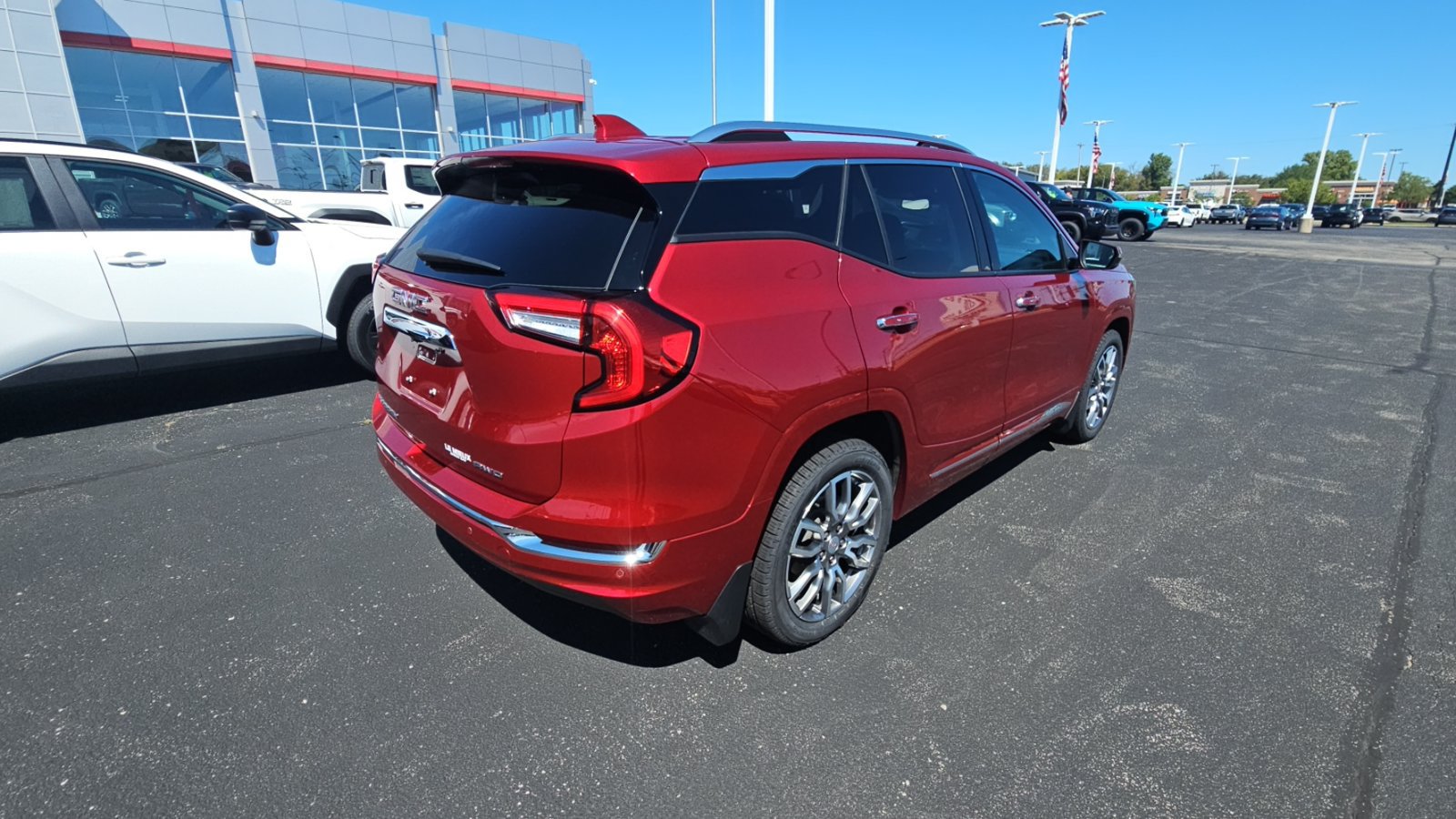 Used 2024 GMC Terrain Denali w/ Denali Premium Package AWD/4WD image 3