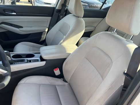 Used 2024 Nissan Altima 2.5 SV image 7