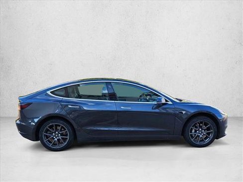 Used 2018 Tesla Model 3 Long Range image 4