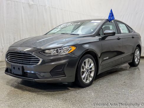 Certified 2019 Ford Fusion SE image 1