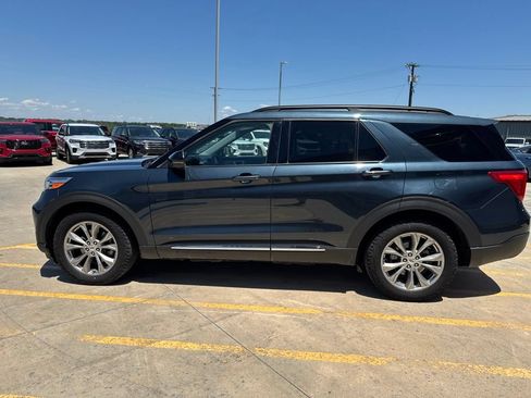 Used 2022 Ford Explorer XLT w/ Equipment Group 202A AWD/4WD image 8