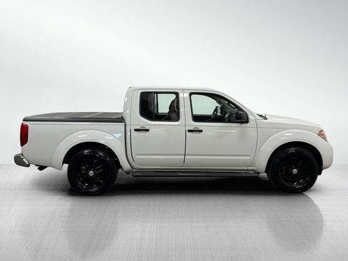 Used 2017 Nissan Frontier SV image 4
