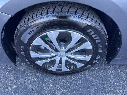 Used 2022 Toyota Prius L Eco image 10