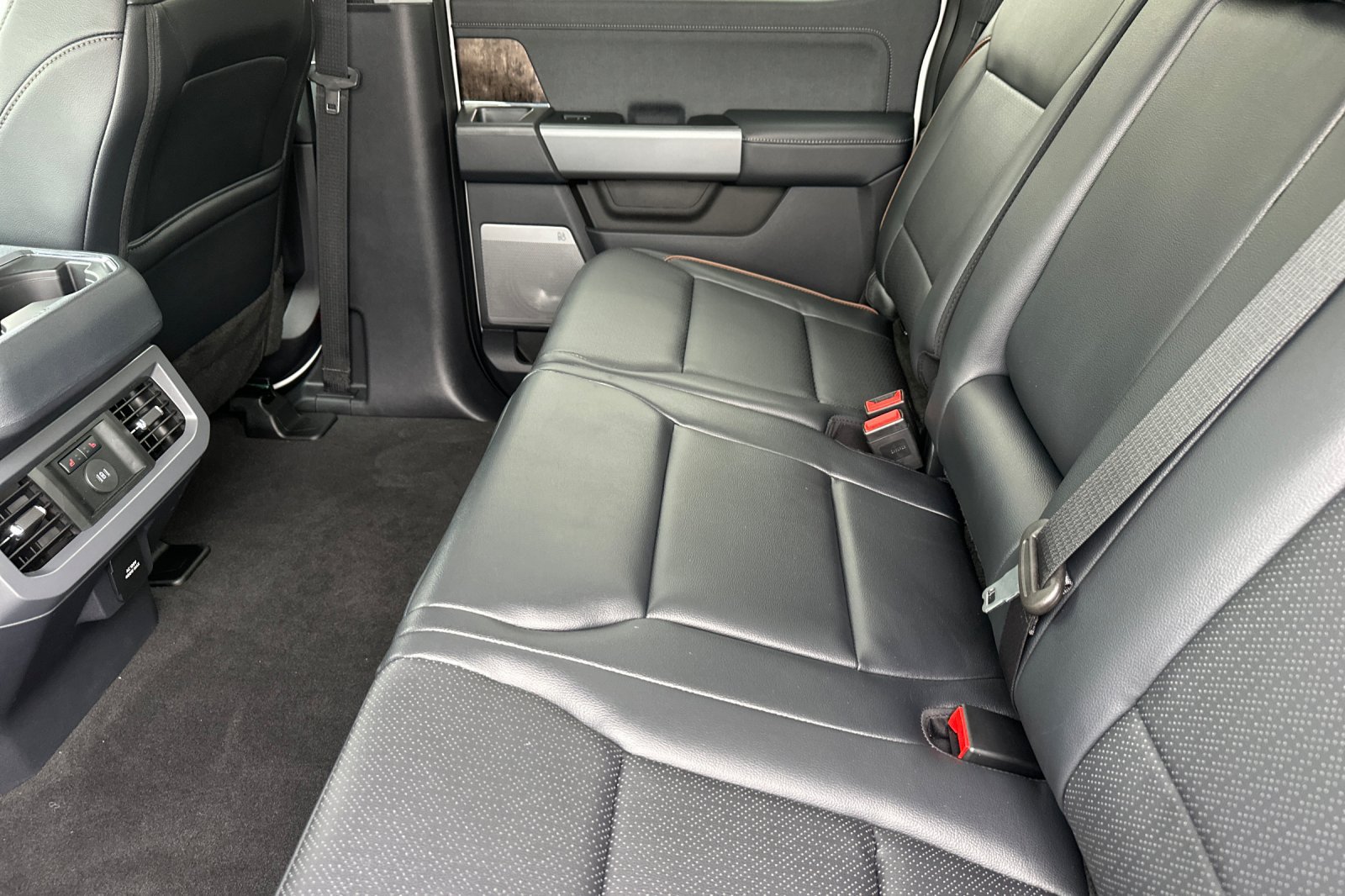 New 2026 Ford F250 Lariat w/ Black Appearance Package AWD/4WD image 12