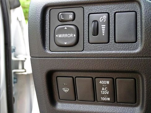 Used 2018 Toyota 4Runner SR5 Premium RWD image 18