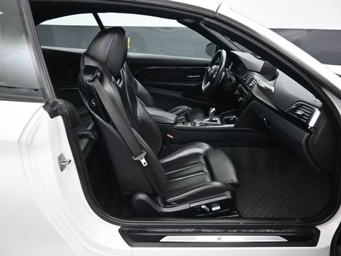 Used 2017 BMW M4 Convertible image 35