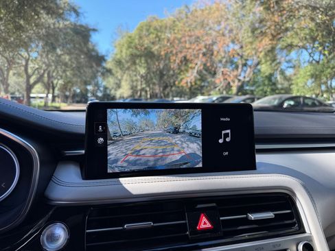 Used 2025 Genesis G70 2.5T image 17