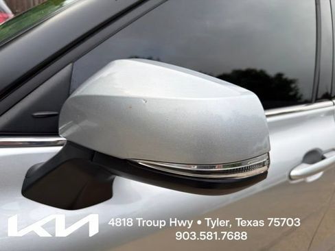 Used 2022 Toyota Highlander XLE FWD image 5