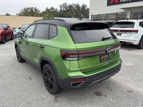 New 2026 Volkswagen Taos SE image 4