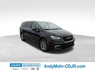 Used 2024 Chrysler Pacifica Limited w/ Uconnect Theater Family Group FWD 360° Tour
