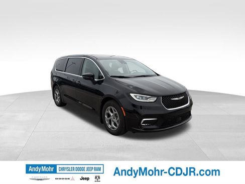 Used 2024 Chrysler Pacifica Limited w/ Uconnect Theater Family Group FWD image 1