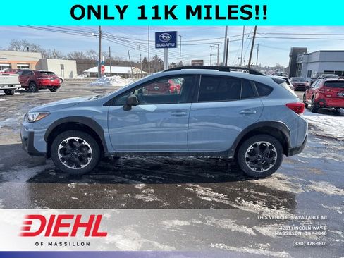 Used 2023 Subaru Crosstrek 2.0i image 3