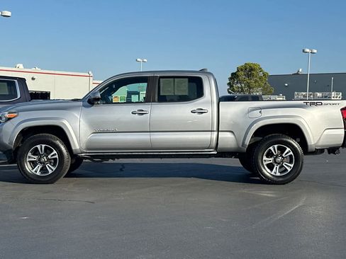 Used 2019 Toyota Tacoma TRD Sport image 9
