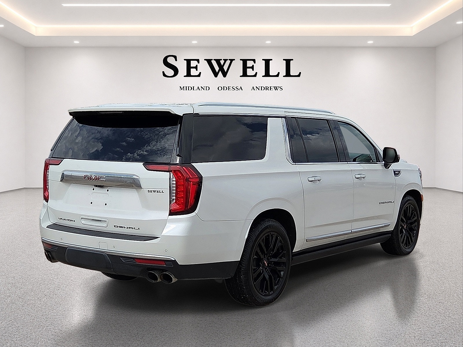 Used 2022 GMC Yukon XL Denali w/ Denali Ultimate Package AWD/4WD image 4