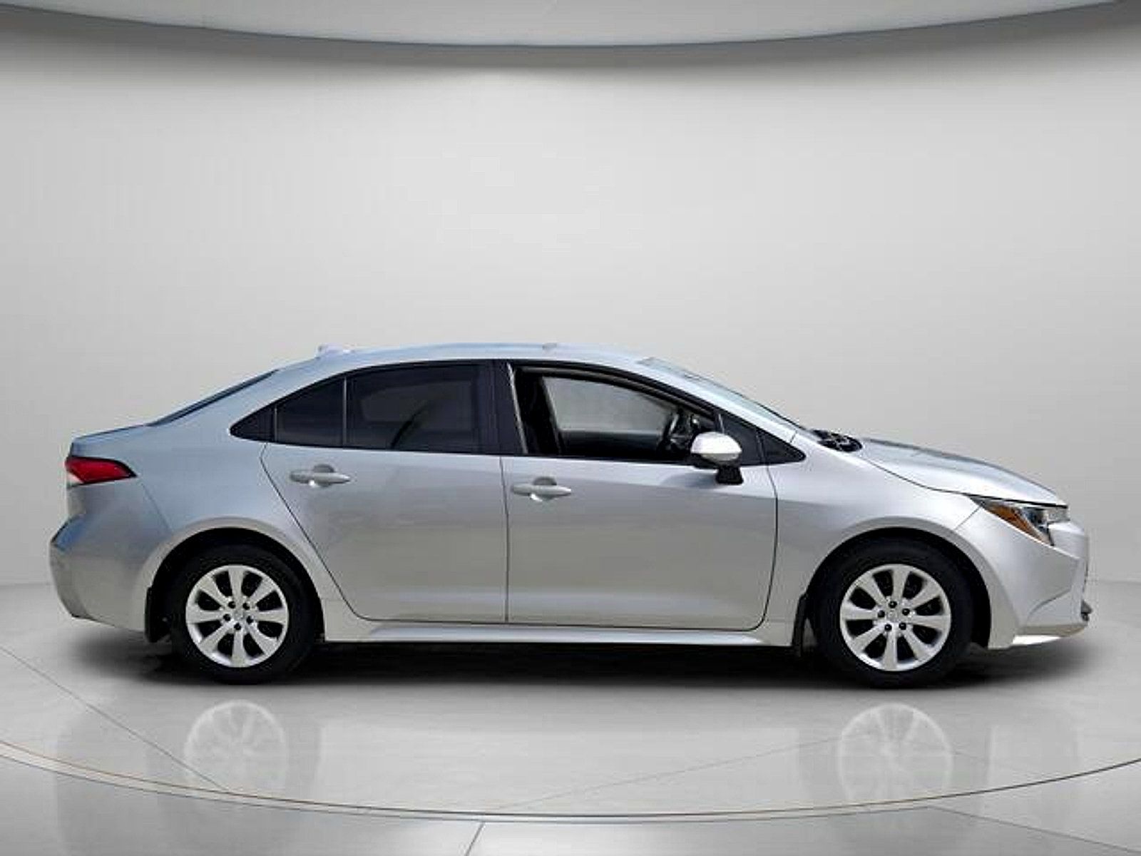 Used 2026 Toyota Corolla LE FWD image 5