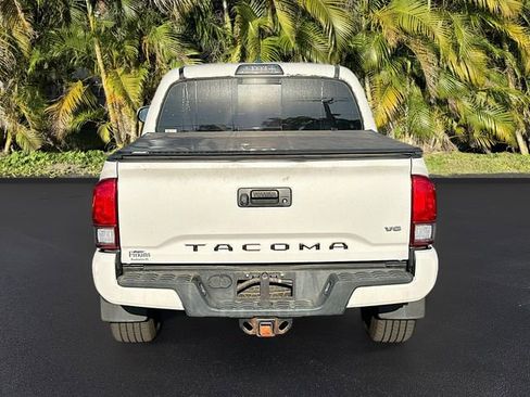 Used 2017 Toyota Tacoma TRD Sport w/ Tow Package image 6