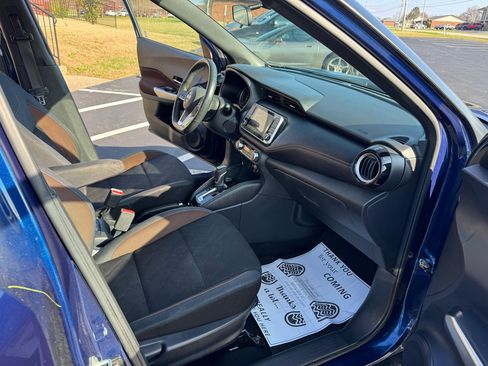Used 2019 Nissan Kicks SR image 26