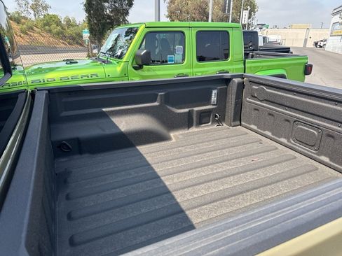 New 2025 Jeep Gladiator Sport image 9