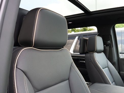 New 2025 Chevrolet Suburban Premier image 42