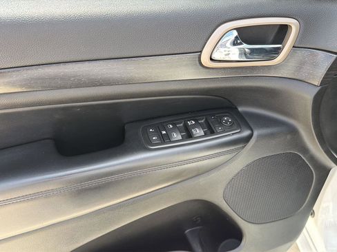 Used 2015 Jeep Grand Cherokee Altitude AWD/4WD image 10