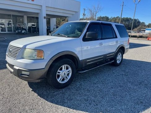 Used 2004 Ford Expedition XLT image 2