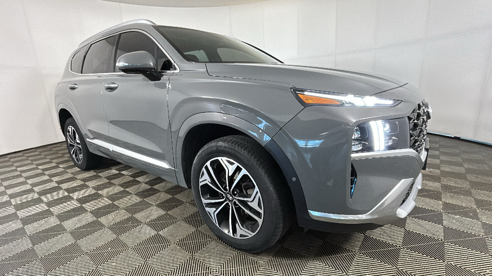 Used 2021 Hyundai Santa Fe Calligraphy AWD/4WD image 3