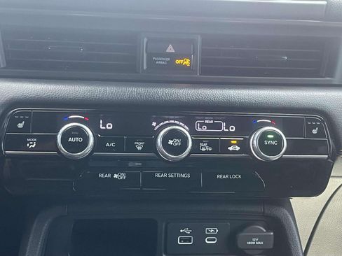 Used 2025 Honda Pilot TrailSport image 29