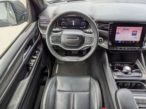 Used 2022 Jeep Wagoneer Series III AWD/4WD image 18