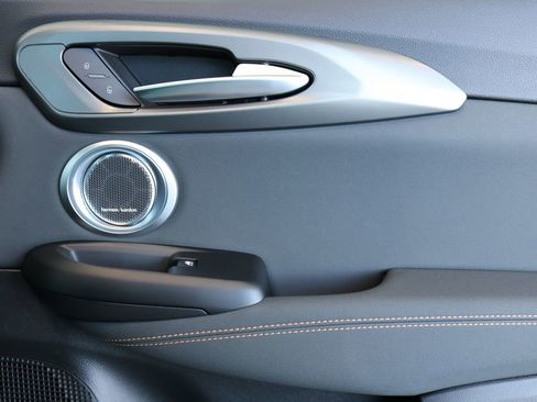 New 2026 Alfa Romeo Tonale w/ Black Premium Package image 32