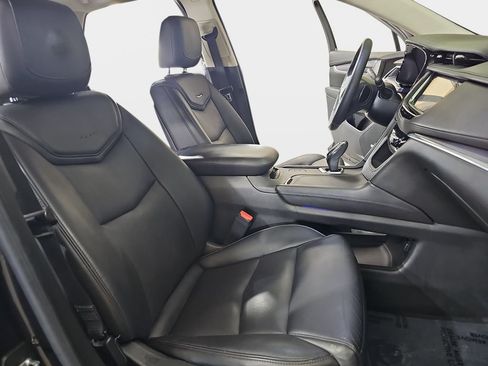 Used 2017 Cadillac XT5 Luxury w/ Driver Awareness Package AWD/4WD image 12