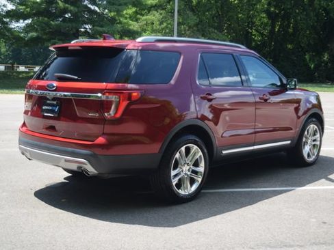 Used 2017 Ford Explorer XLT w/ Equipment Group 202A AWD/4WD image 27
