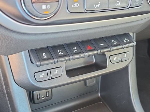 Used 2022 Chevrolet Colorado ZR2 w/ ZR2 Dusk Special Edition AWD/4WD image 25
