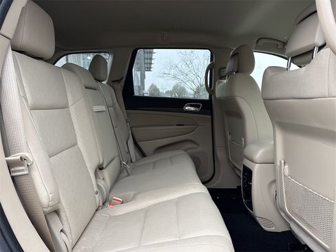 Used 2021 Jeep Grand Cherokee Laredo w/ Security & Convenience Group image 17