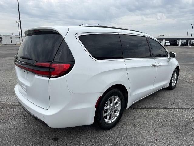 Used 2021 Chrysler Pacifica Touring-L FWD image 4