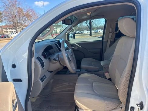 Used 2015 Nissan Frontier SV w/ SV Value Truck Package image 9