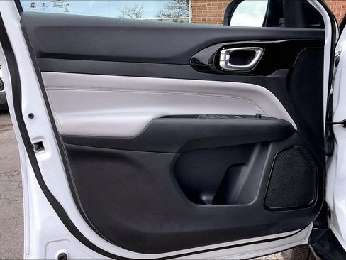 Used 2022 Jeep Compass Limited image 21