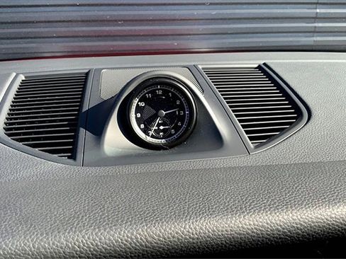 Used 2025 Porsche Macan image 30