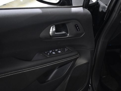 New 2026 Chrysler Pacifica Select image 25