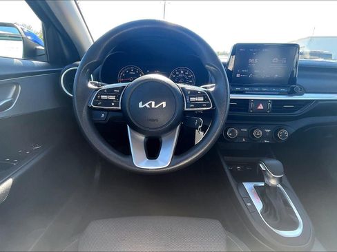 Used 2023 Kia Forte LXS FWD image 4