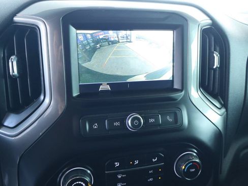 Used 2019 Chevrolet Silverado 1500 Custom w/ Custom Convenience Package AWD/4WD image 23