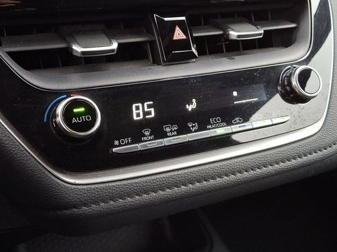 Used 2021 Toyota Corolla SE image 16